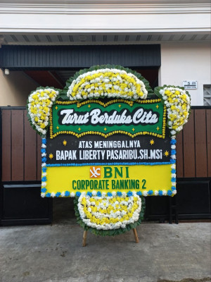 Papan Bunga Duka di Tebing Tinggi Okura