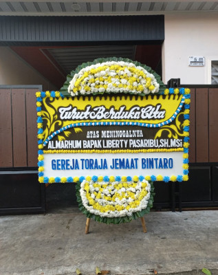 Papan Bunga Duka di Tebing Tinggi Okura